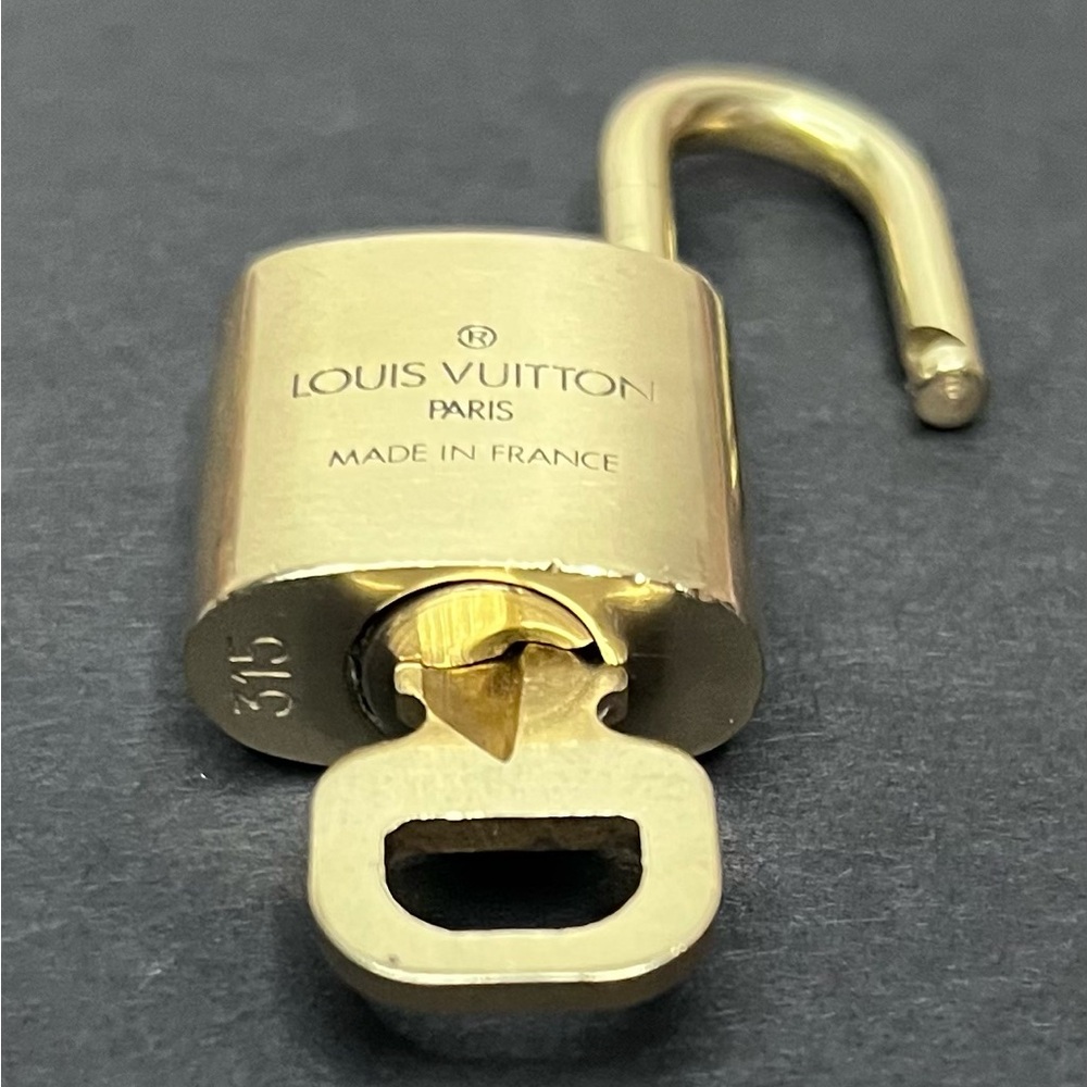 Louis Vuitton Luxurious Gold Padlock with Key #315 - Picture 3 of 3
